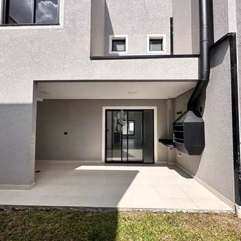 Sobrado em São José dos Pinhais, bairro Cruzeiro