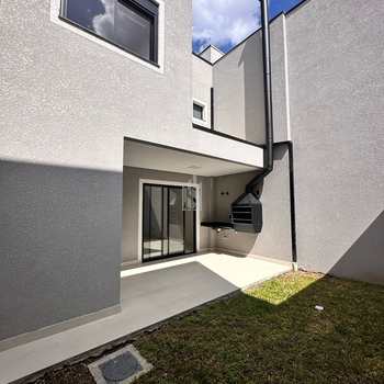 Sobrado em São José dos Pinhais, bairro Cruzeiro