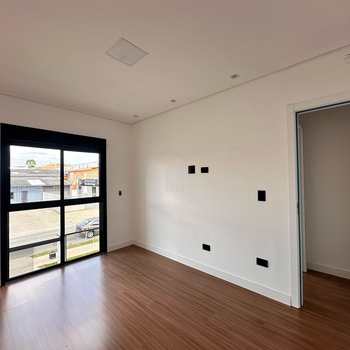Sobrado em São José dos Pinhais, bairro Cruzeiro