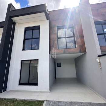 Sobrado em São José dos Pinhais, bairro Cruzeiro