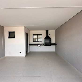 Sobrado em São José dos Pinhais, bairro Cruzeiro