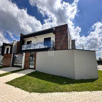 Sobrado em São José dos Pinhais, bairro Cruzeiro