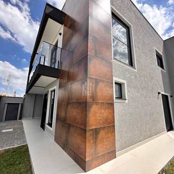 Sobrado em São José dos Pinhais, bairro Cruzeiro