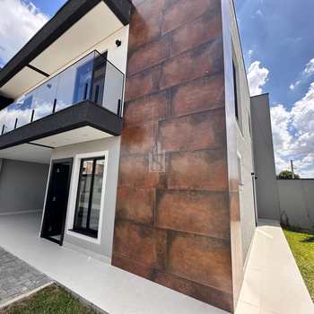 Sobrado em São José dos Pinhais, bairro Cruzeiro
