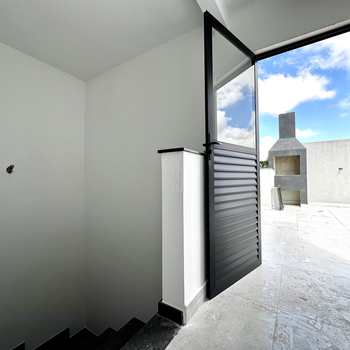 Sobrado de Condomínio em Curitiba, bairro Uberaba