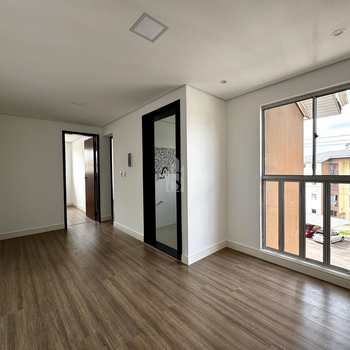 Apartamento em São José dos Pinhais, bairro Ouro Fino