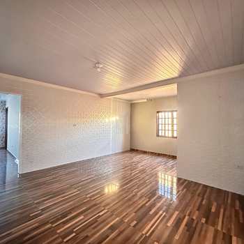 Casa em São José dos Pinhais, bairro Guatupê