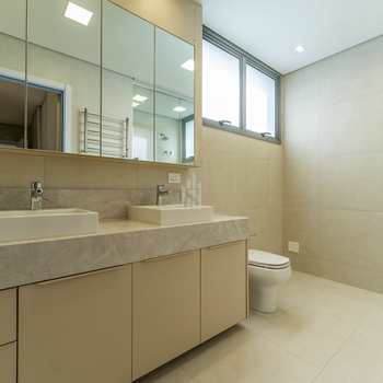 Apartamento em Curitiba, bairro Batel