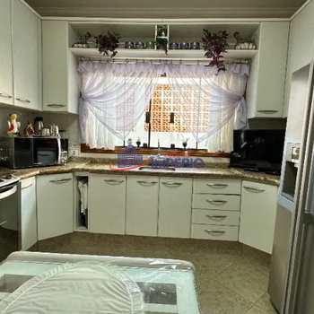 Sobrado em Guarulhos, bairro Jardim Santa Clara