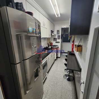 Apartamento em Guarulhos, bairro Vila Rosália