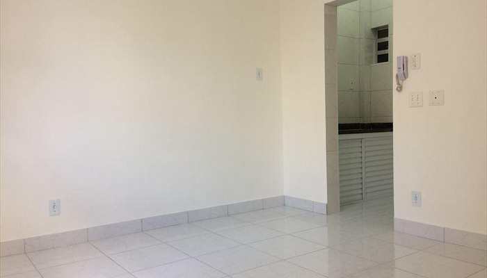 Kitnet, código 9745 em Santos, bairro Embaré