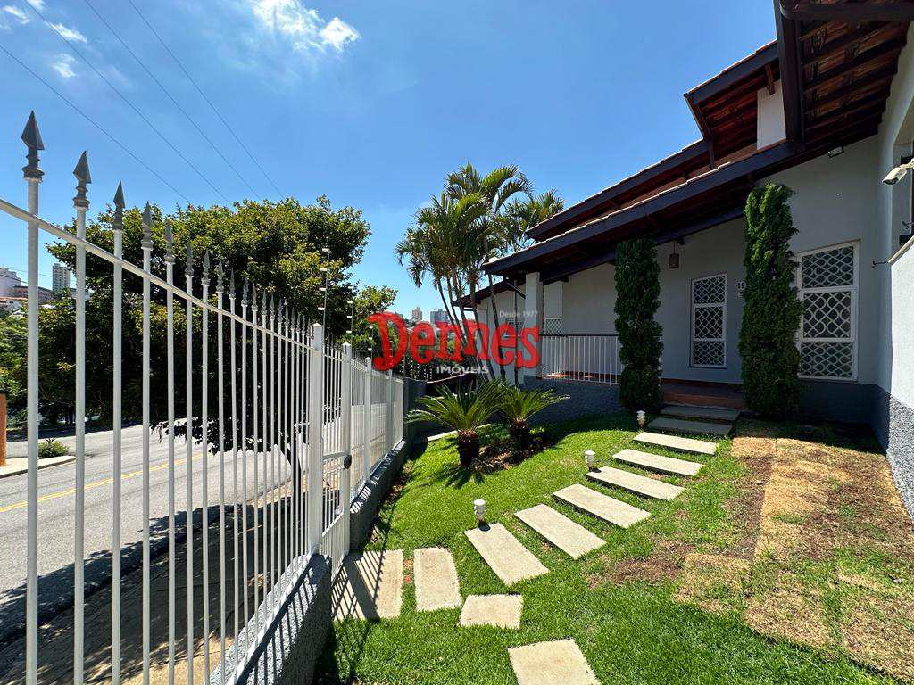 Casa em Bragança Paulista, no bairro Jardim América