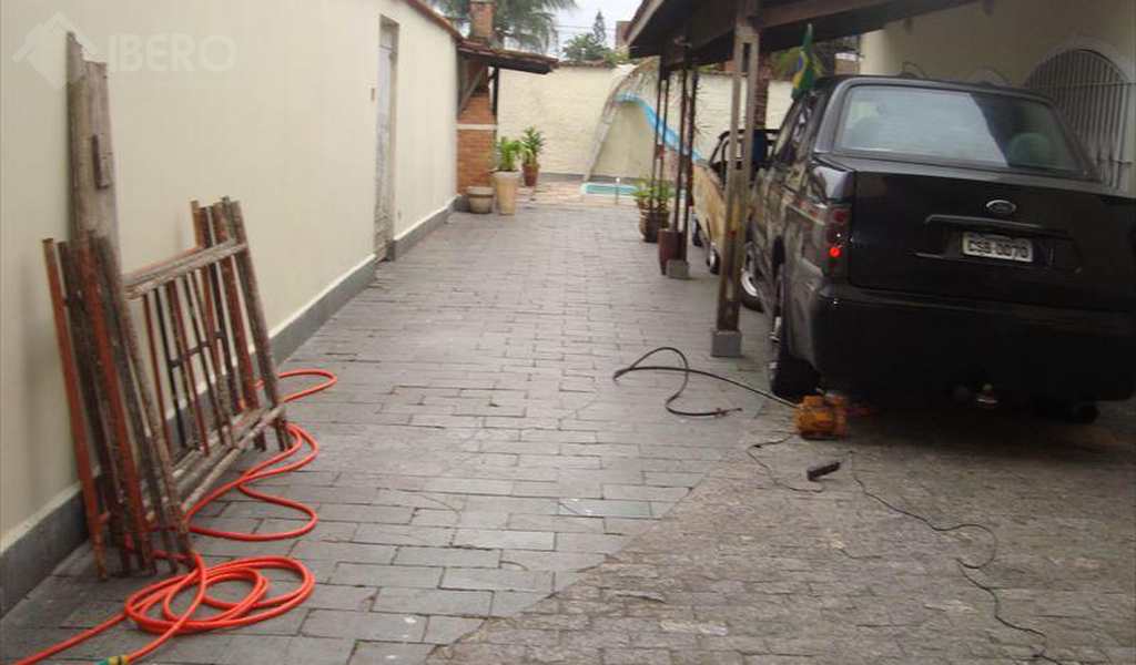Casa em Praia Grande, bairro Canto do Forte