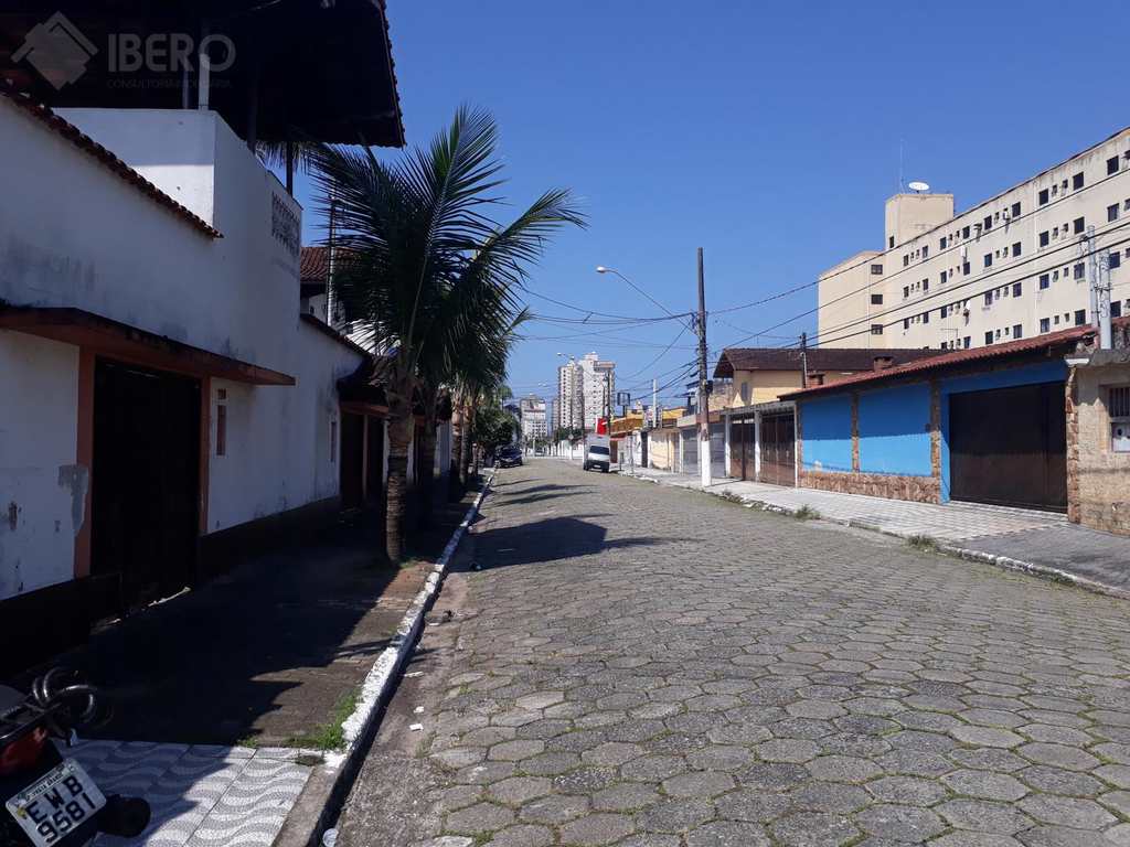 Casa em Praia Grande, no bairro Ocian