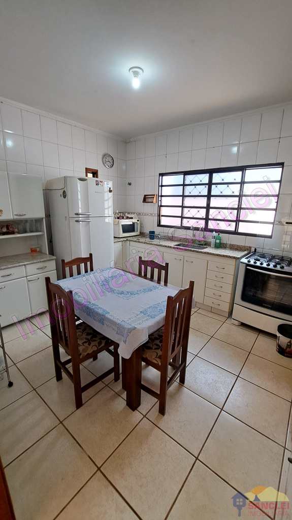 Casa em Cravinhos, no bairro Jardim das Acácias