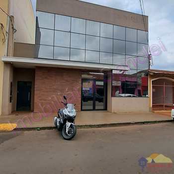 Prédio Comercial em Cravinhos, bairro Centro