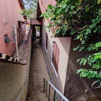 Casa em Bertioga, bairro Indaiá