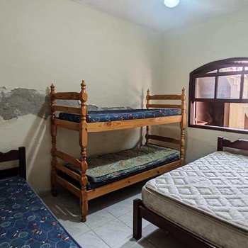 Casa em Bertioga, bairro Indaiá