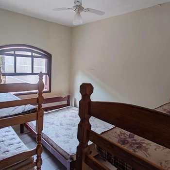 Casa em Bertioga, bairro Indaiá
