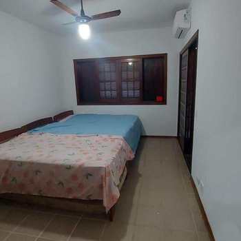 Casa de Vila em Bertioga, bairro Indaiá