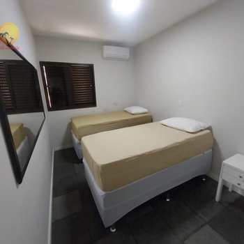 Apartamento em Bertioga, bairro Riviera