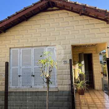 Casa em Bertioga, bairro Centro