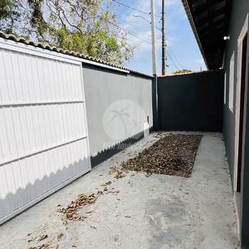 Casa em Bertioga, bairro Indaiá