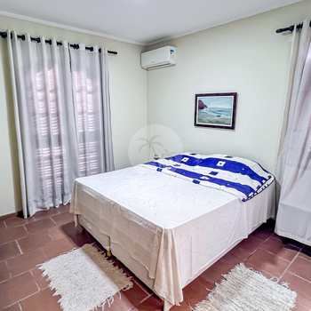 Casa em Bertioga, bairro Centro