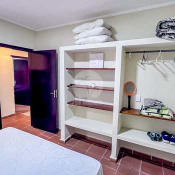 Casa em Bertioga, bairro Centro