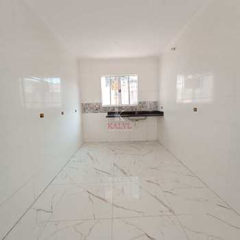 Casa em Praia Grande, bairro Maracanã