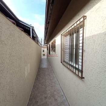 Casa em Praia Grande, bairro Maracanã