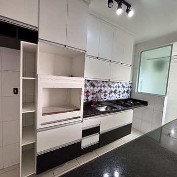 Apartamento em Praia Grande, bairro Guilhermina