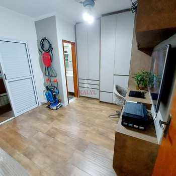 Sobrado em Praia Grande, bairro Guilhermina