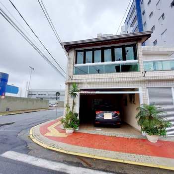 Sobrado em Praia Grande, bairro Guilhermina