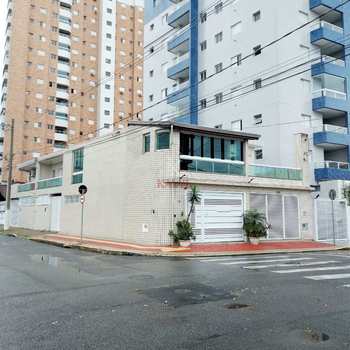 Sobrado em Praia Grande, bairro Guilhermina