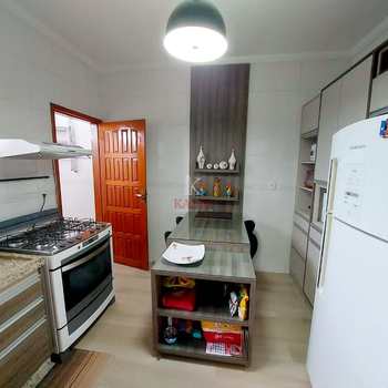 Sobrado em Praia Grande, bairro Guilhermina