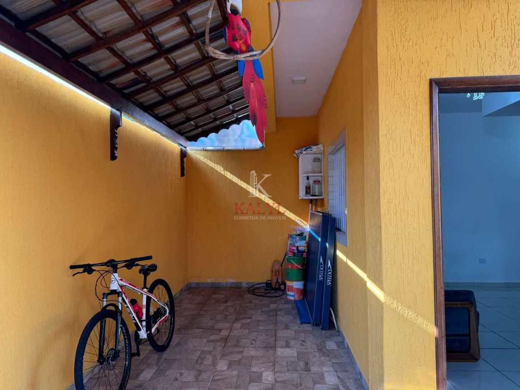 Sobrado em Praia Grande, no bairro Antártica