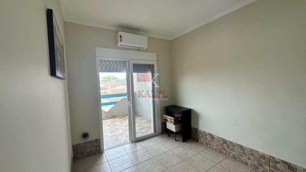Casa em Praia Grande, no bairro Real