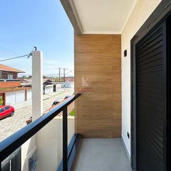 Sobrado em Praia Grande, bairro Guilhermina