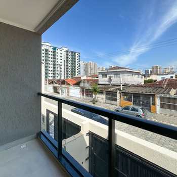 Sobrado em Praia Grande, bairro Guilhermina