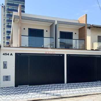 Sobrado em Praia Grande, bairro Guilhermina