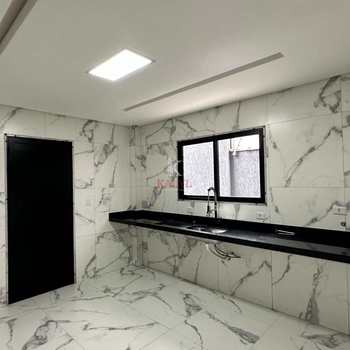 Casa em Praia Grande, bairro Guilhermina