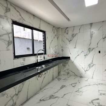 Casa em Praia Grande, bairro Guilhermina