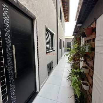 Casa em Praia Grande, bairro Maracanã