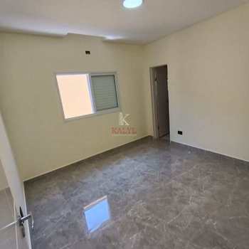 Casa em Praia Grande, bairro Maracanã