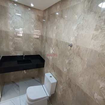 Casa em Praia Grande, bairro Maracanã