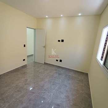 Casa em Praia Grande, bairro Maracanã