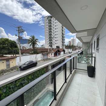 Sobrado em Praia Grande, bairro Guilhermina