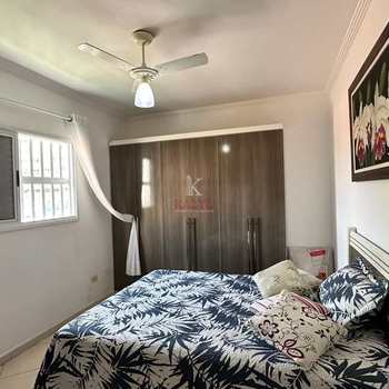 Sobrado em Praia Grande, bairro Guilhermina