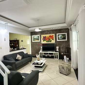 Sobrado em Praia Grande, bairro Guilhermina